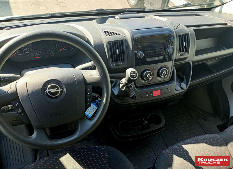 wypożyczalnia busów opel movano